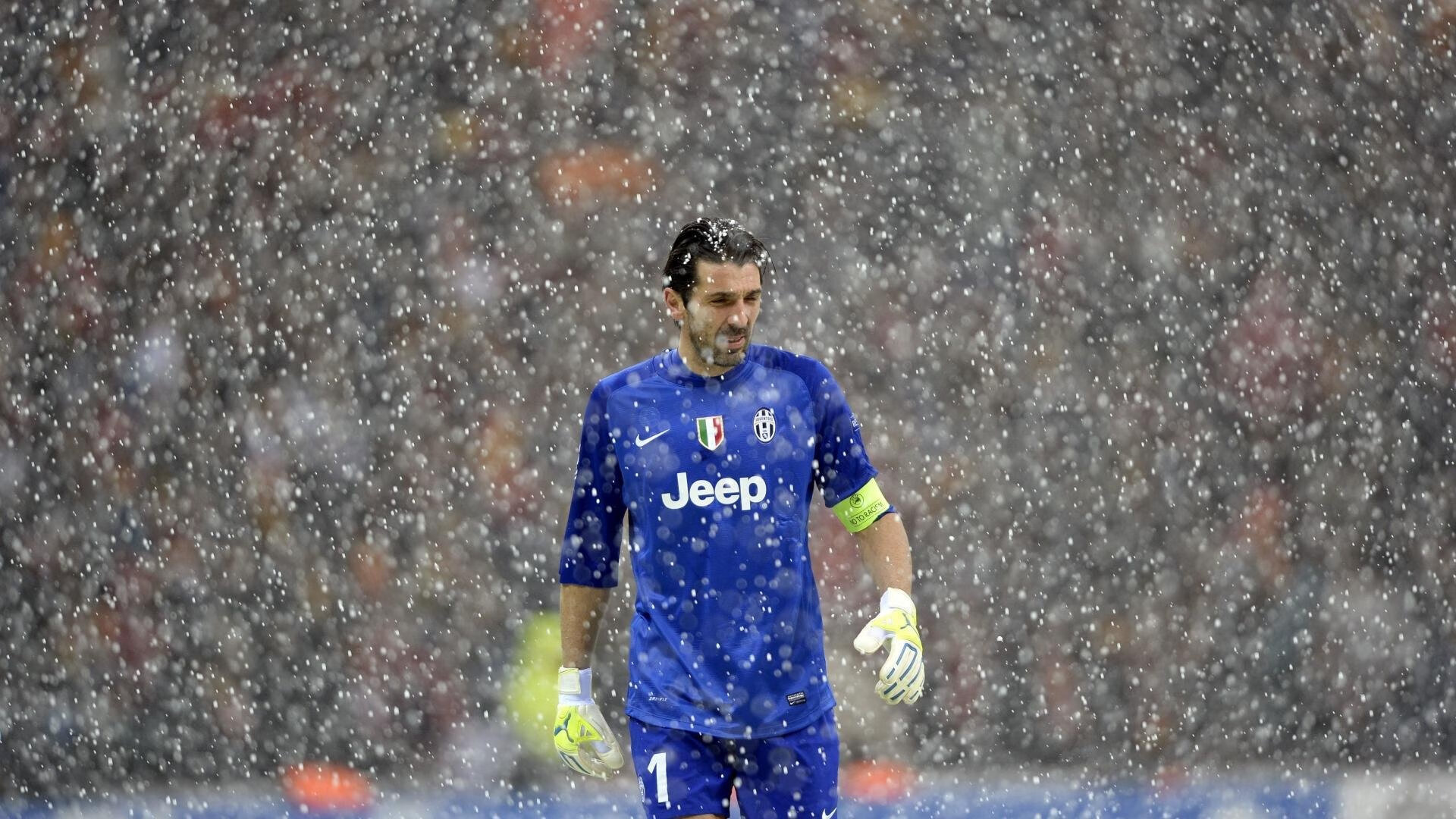 爱游戏资讯-《王者荣耀》荣耀之路全球联赛，冠军队伍激战正酣！